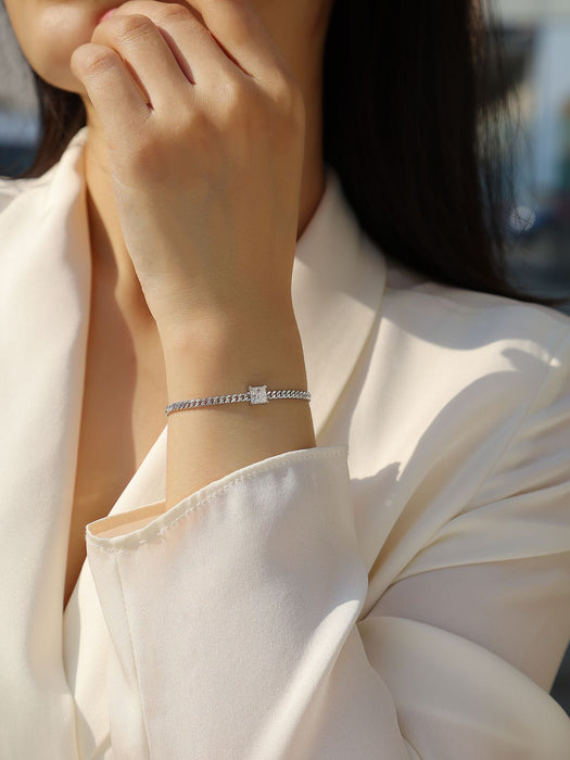 Resolute - A fashionable jewelry bracelet set with Moissanite S925 sterling silver and platinum-plated diamonds, a luxurious silver accessory